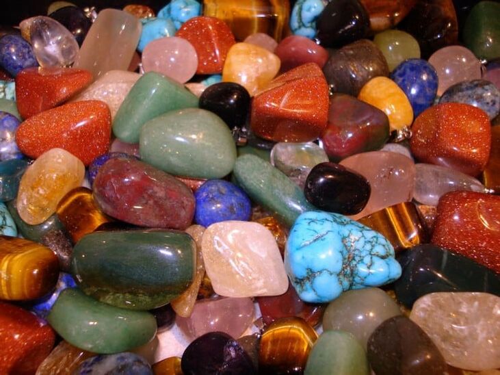 piedras de colores como talismanes de buena suerte
