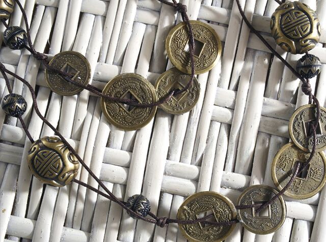 Monedas chinas como amuleto de dinero